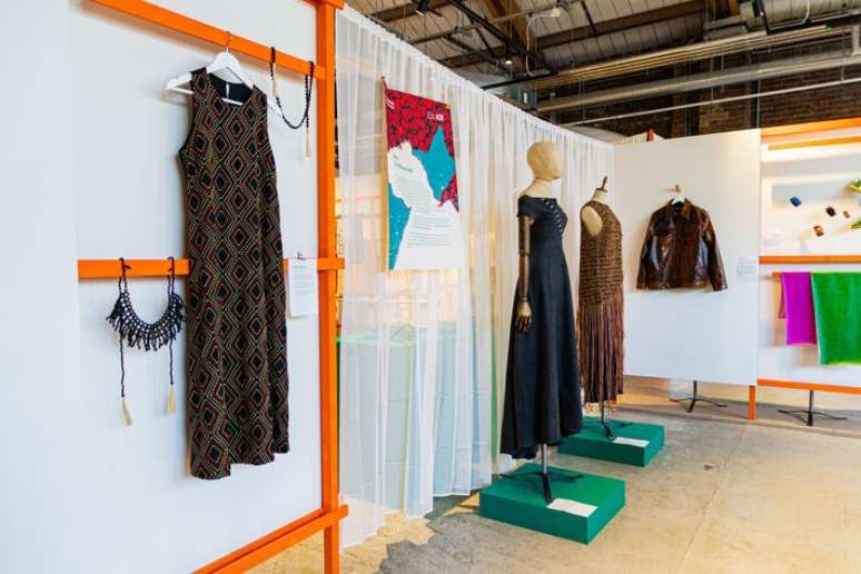 Pe&ccedil;as da exposi&ccedil;&atilde;o &lsquo;(re)weaving Amazonia&rsquo;, organizada pela Brazil Creating Fashion for Tomorrow, em Londres.