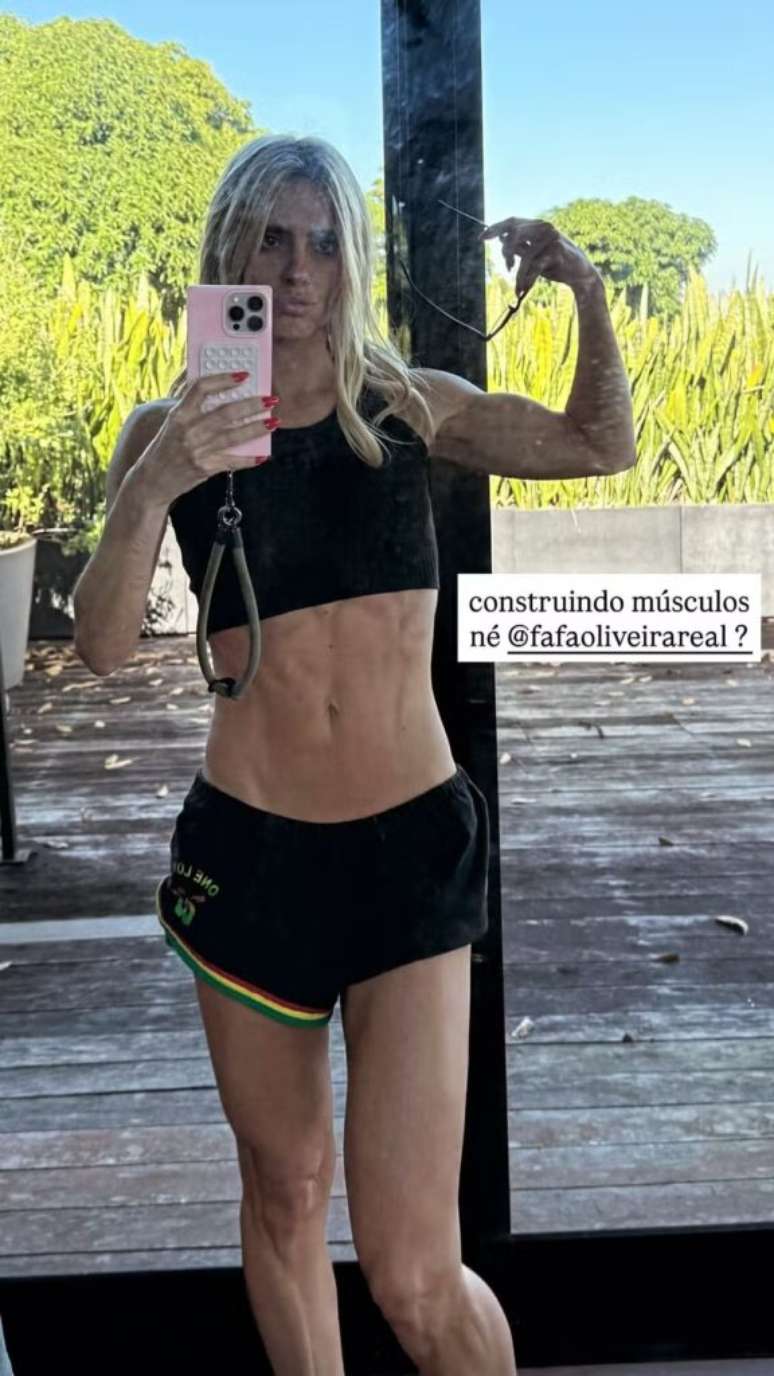 Carolina Dieckmann post photos top and attracts attention Carolina Dieckmann post photos top and attracts attention