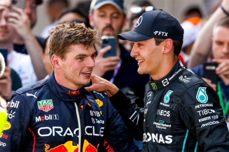George Russell e Max Verstappen durante 2022