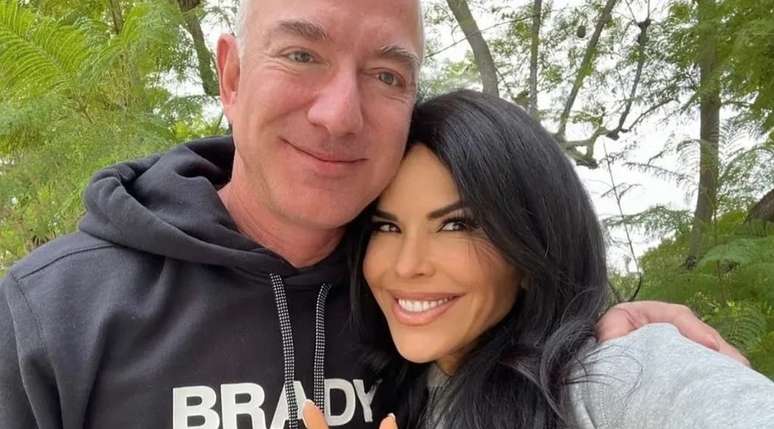 Jeff Bezos e Lauren Sanchez geram polêmica com casamento nada eco-friendly