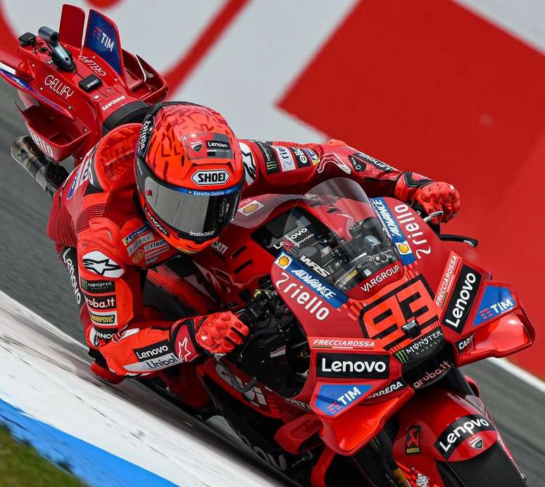 Marc Márquez liderou a sessão com a Ducati oficial mesmo após queda