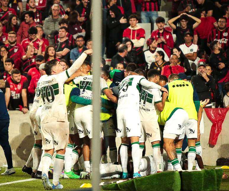 Coritiba defeats Atletico and takes on a temporary leadership of Serie B Coritiba defeats Atletico and takes on a temporary leadership of Serie B