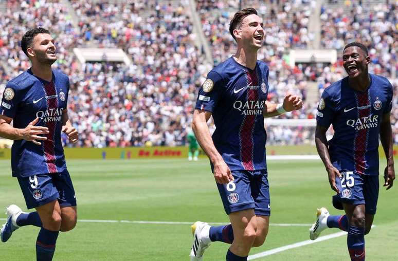 Fabi&aacute;n Ruiz celebra o seu gol, o primeiro do PSG sobre o Atl&eacute;tico de Madrid &ndash;
