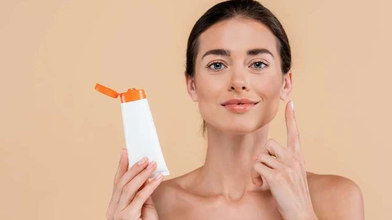 How to reapply sun protection without ruining the brand? See suggestions