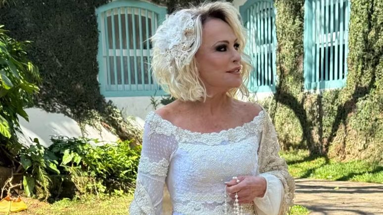 Ana Maria Braga usa vestido de noiva de estilista para celebrar seu casamento