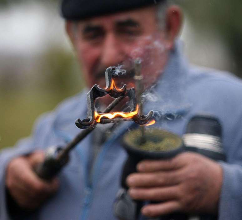 Al&eacute;m das tags e dos documentos de propriedade, uma marca&ccedil;&atilde;o a fogo com um desenho exclusivo para cada propriet&aacute;rio mostra quem &eacute; o dono de cada vaca