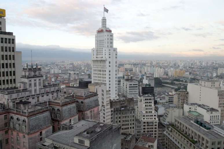 Vista do centro de São Paulo: previsão é de calor no final de semana; pode chover isoladamente no sábado, mas domingo será seco.