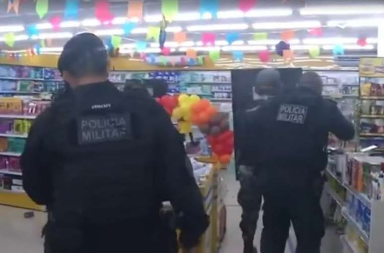 Assaltante invadiu farm&aacute;cia e fez funcion&aacute;rio ref&eacute;m