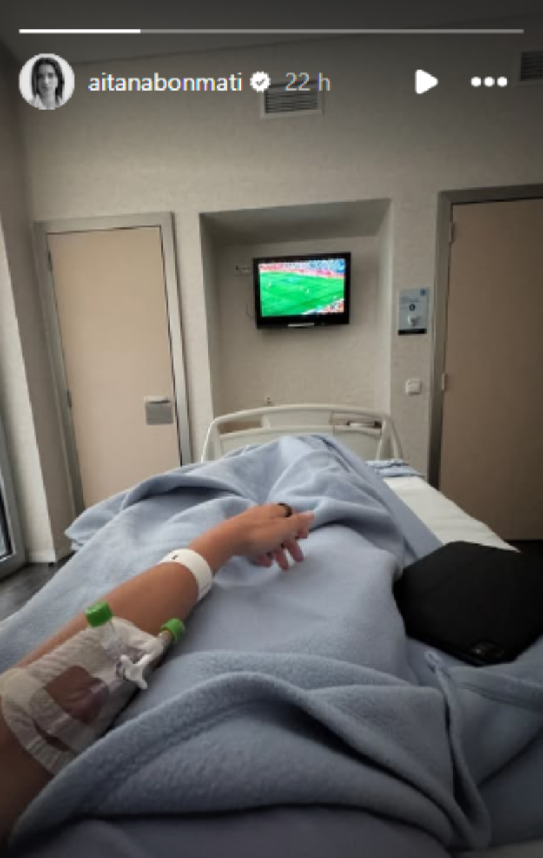 In a publication, it appears lying in a hospital bed. In a publication, it appears lying in a hospital bed.