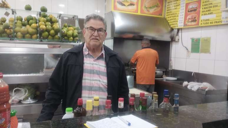 Jorge Tavares, 65 anos, dono da mais antiga padaria em funcionamento na Vila São Pedro. Ele sabe tudo do quebrada.