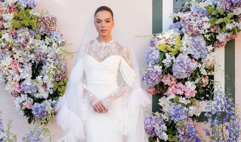 Giovanna Lancellotti: 26 photos and all about the actress’s wedding dress, with transparency and giant veil, for the wedding with Gabriel David Giovanna Lancellotti: 26 photos and all about the actress’s wedding dress, with transparency and giant veil, for the wedding with Gabriel David