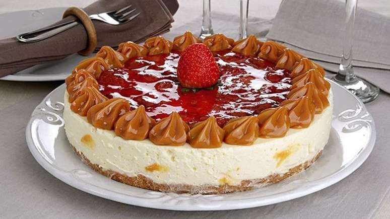 Strawberry cheesecake with Dulce de leche: innovate with this mixture