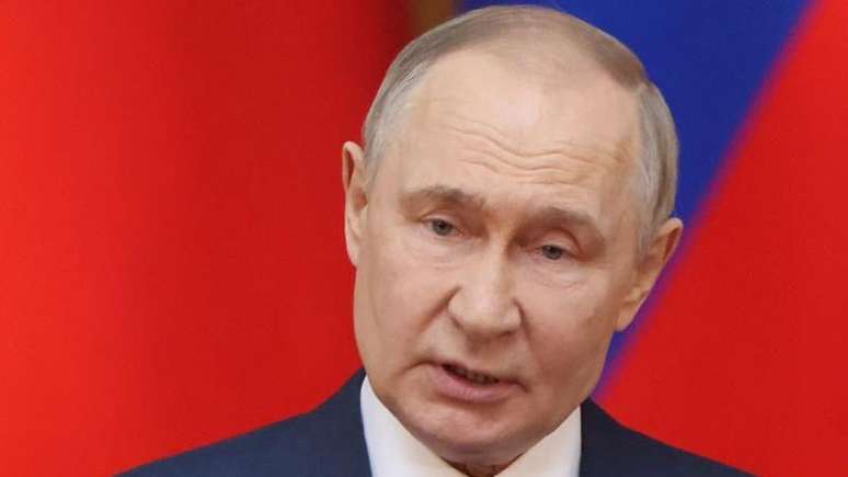 Putin pediu a seus compatriotas "distinguir os verdadeiros patriotas da esc&oacute;ria e dos traidores"