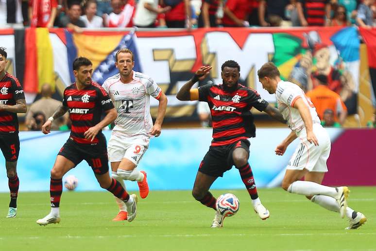 Adriano on the field and “dominated”: see the memes of Flamengo’s defeat against Bayern at the World Cup Adriano on the field and “dominated”: see the memes of Flamengo’s defeat against Bayern at the World Cup