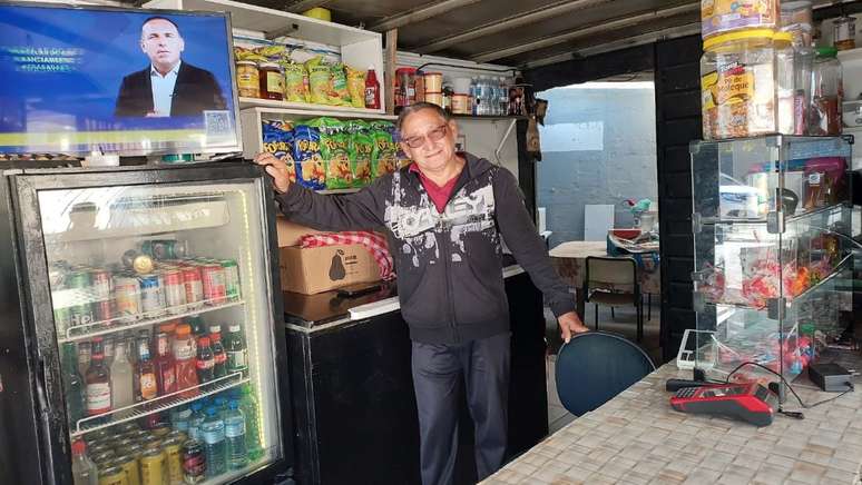 João Batista Gomes Sociro aposentou recentemente e reabriu o ponto que sempre foi bar, com o nome tradicional, Batomuche.