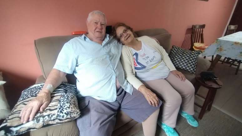 Joaquim Pereira e Laura Bárbara Pereira. Decisão de sair da roça e vir para a cidade foi acertada. Casal feliz morando no térreo.