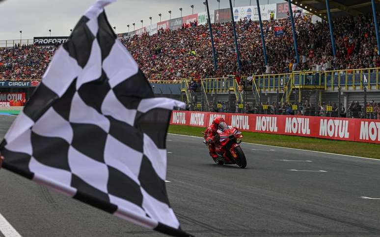 Marc Márquez vence na Catedral da Velocidade 