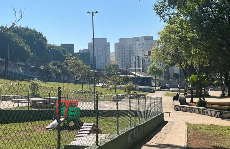 Segundo a subprefeitura de Itaquera, o nome oficial da praça é Mãe Menininha do Gantois desde 28/07/1987. Para moradores, é praça Brasil.