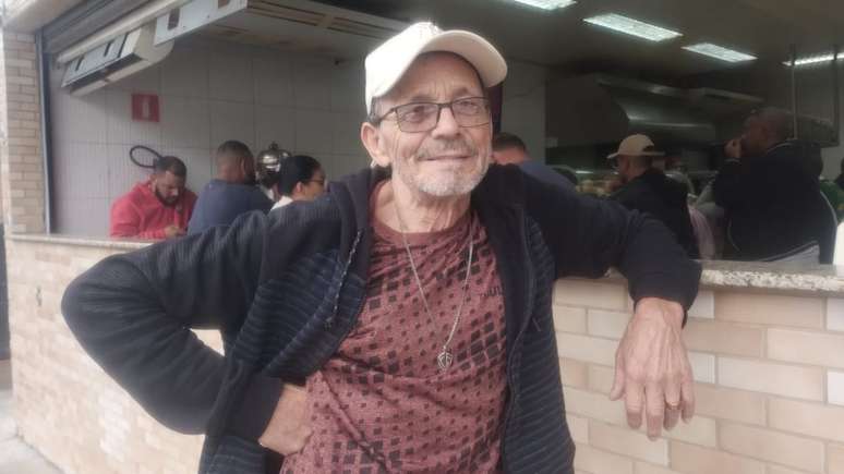 Severino Antônio de Oliveira em frente à Panificadora Saraiva, a primeira da Cohab 2. “Melhorou mil por cento”.