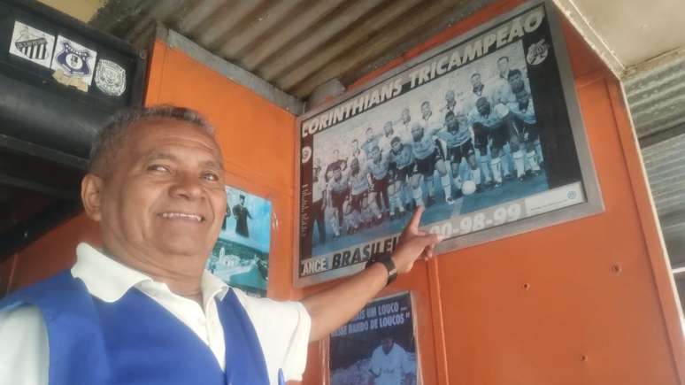 O corintiano Daniel Boni abre cedo e fecha no final da tarde. Quer continuar trabalhando e diz que “a Cohab é bom demais”.