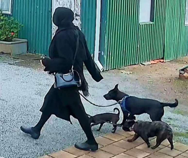 Pol&iacute;cia: Tamika Sueann-Rose Chesser foi filmada passeando pouco depois do crime &mdash;