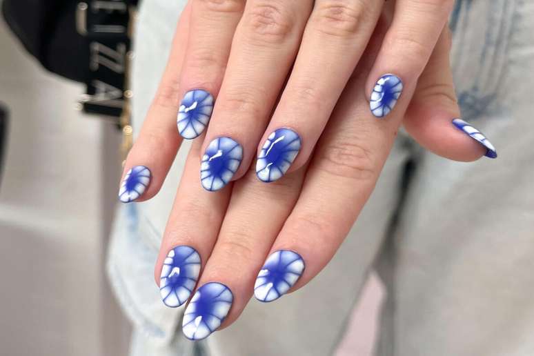Blooming creates an expansive and smoky effect in unique and artistic design 