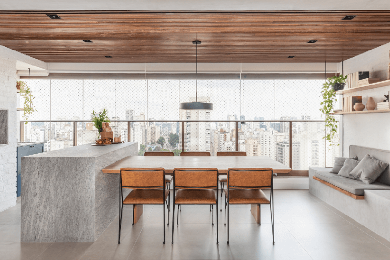 See how to use natural and synthetic stones in environments