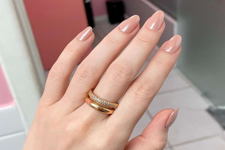 The siren dust offers a softer and delicate shine in mirror 