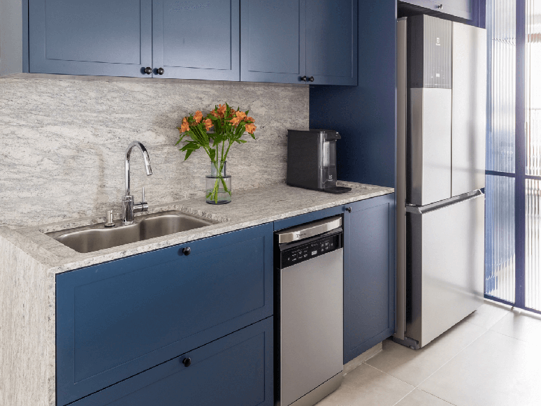 In the kitchen, the ideal is to use materials with low absorption and high resistance project: Office Connectarq | In the kitchen, the ideal is to use materials with low absorption and high resistance project: Office Connectarq |