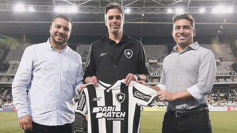 Michael Gerlinger antes de partida do Botafogo no ano passado 