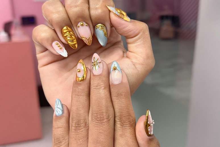 3D effect nails have become increasingly popular 