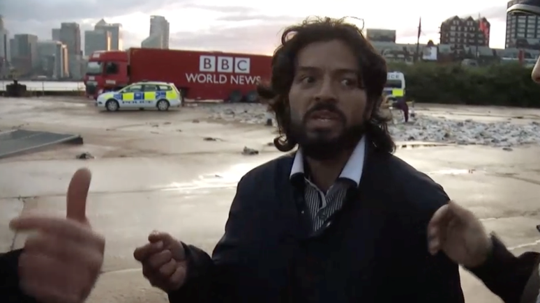 Quando confrontado pelos membros do elenco, o homem disse que Jhaj era um amigo