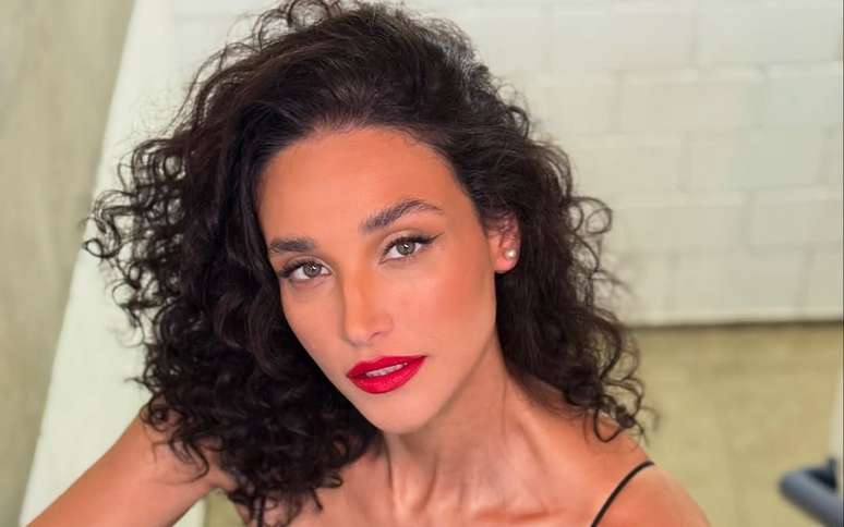 Débora Nascimento nos bastidores da Globo