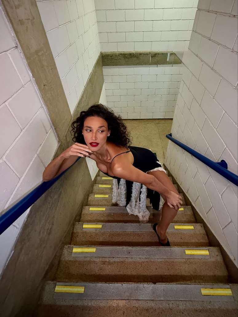Débora Nascimento nos bastidores da Globo