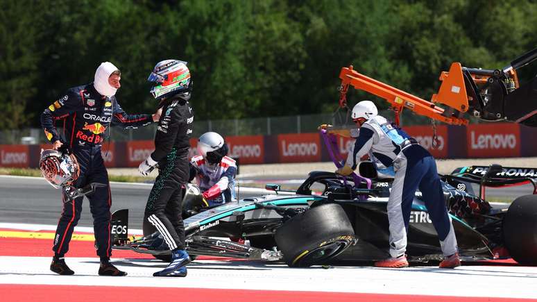 Max Verstappen e Kimi Antonelli após batida na Áustria 