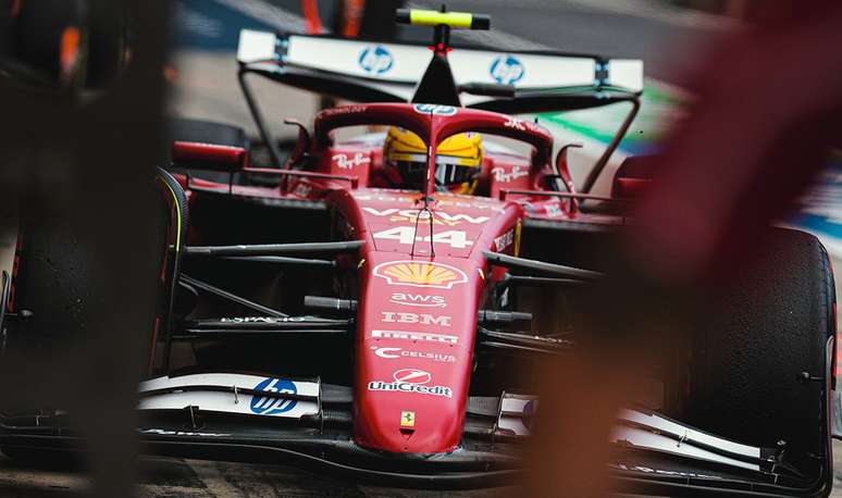 Lewis Hamilton destaca evolução da Ferrari, mas cobra ajustes no carro para ganhar ritmo de corrida