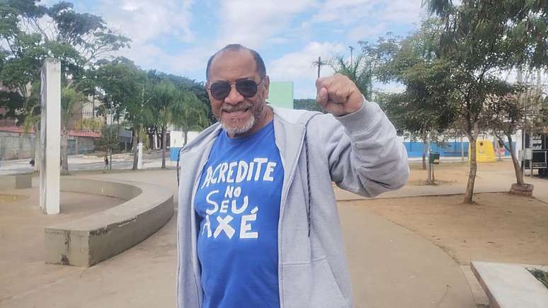 João Alberto de Oliveira, 73 anos, esteve na entrega de chaves da Cohab na praça Brasil, local da foto.