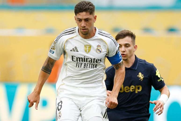 Valverde (em foco) foi um dos melhores em campo &ndash;