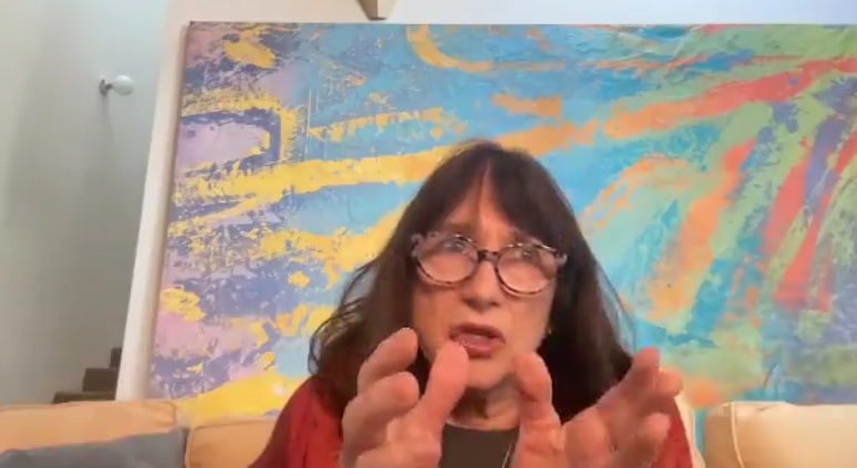 Autora Maryanne Wolf teme que esteja em curso uma "crise de leitura", que vai pode atrofiar nossa capacidade de nos aprofundarmos em textos e em entendermos suas nuances