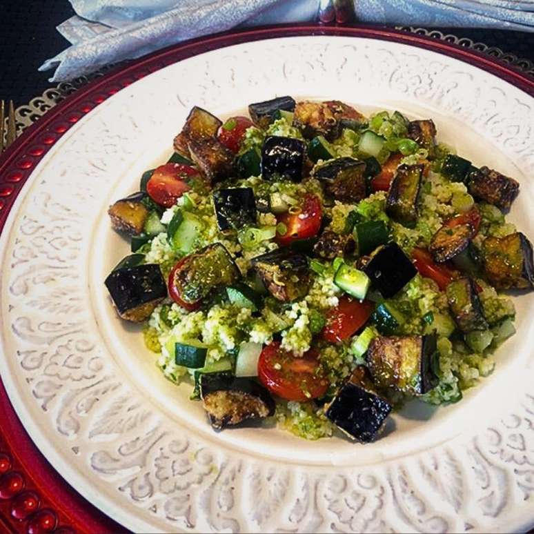 SALADA DE COUSCOUS MARROQUINO COM BERINJELA CROCANTE