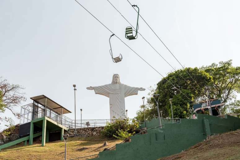 O passeio no telef&eacute;rico liga o centro da cidade ao mirante do Cristo Redentor 