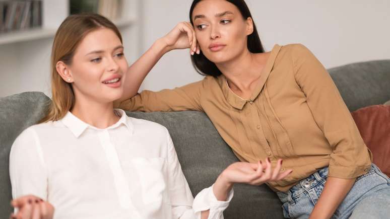Look at the 5 best ways to ward off the envious looks from your relationship