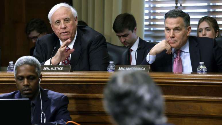 O senador Jim Justice, do Estado americano da Virg&iacute;nia Ocidental, alertou seus colegas republicanos que os cortes ao programa SNAP podem custar a maioria do seu partido no Congresso