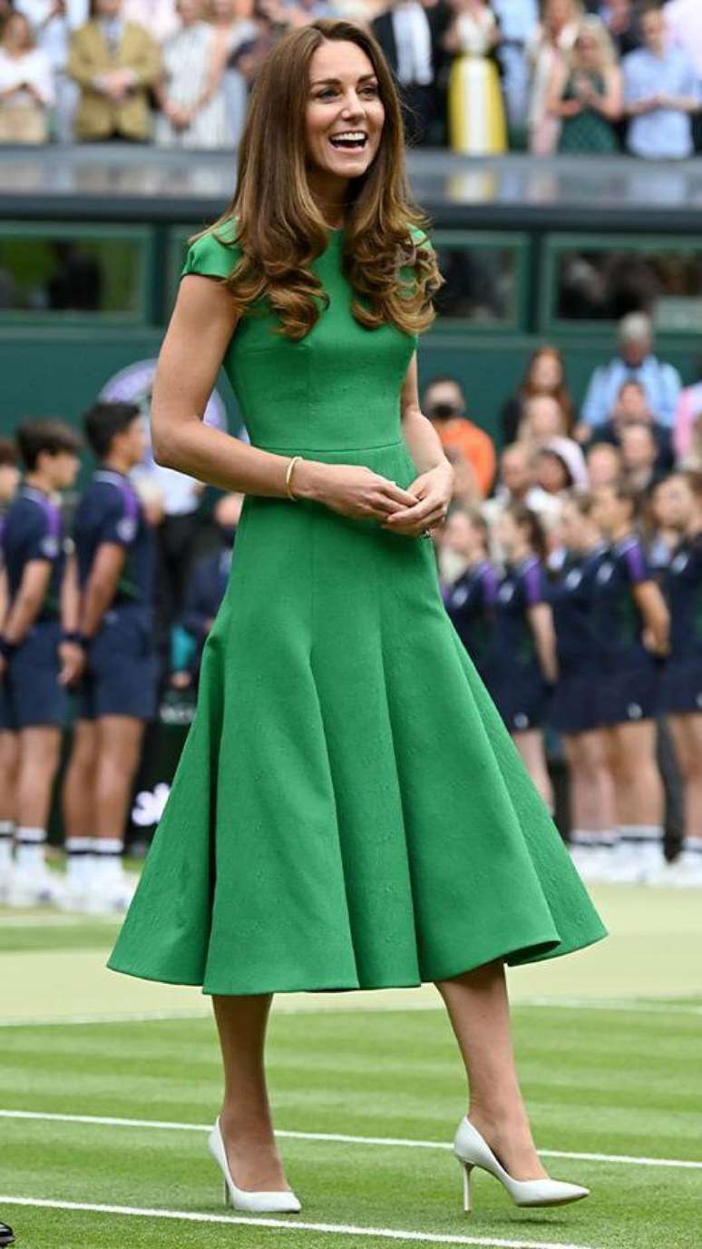 A princesa de Gales, Kate Middleton, costuma usar verde ou roxo em Wimbledon &ndash; as cores oficiais do torneio