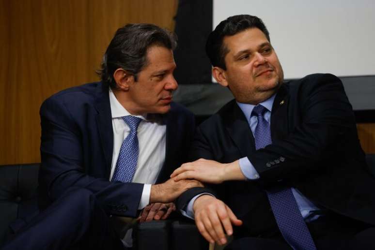 Perguntado o que acontecerá se o governo conseguir reverter a decisão do Congresso, o presidente do Senado respondeu: 'Deixa acontecer'