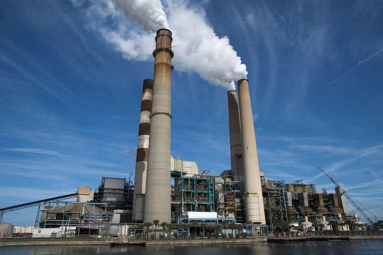 Emissão de gases do efeito estufa é a principal causa da crise climática no planeta