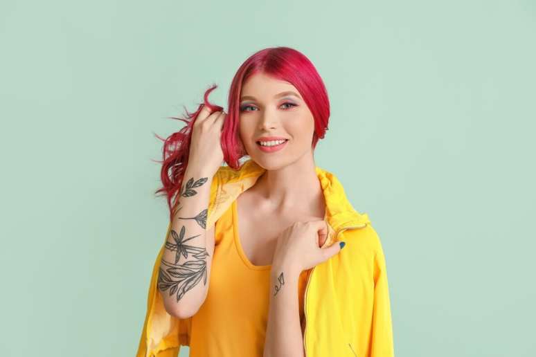 Cabelos coloridos exigem aten&ccedil;&atilde;o para manter a cor vibrante