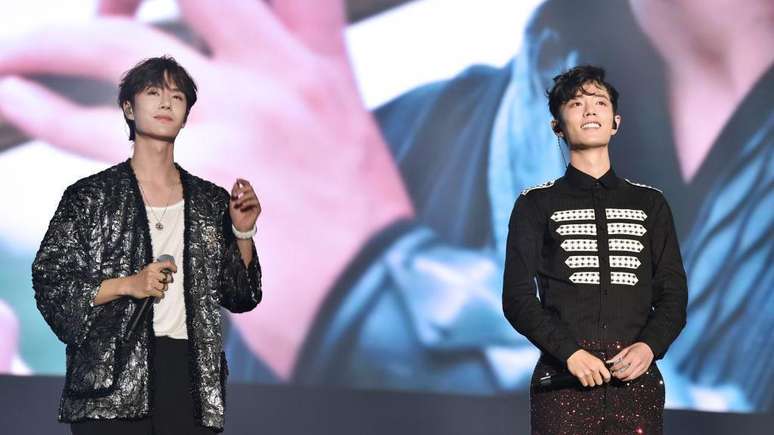 Wang Yibo (&agrave; esquerda) e Sean Xiao Zhan (&agrave; direita) estrelaram s&eacute;ries que foram baseadas em romances de danmei