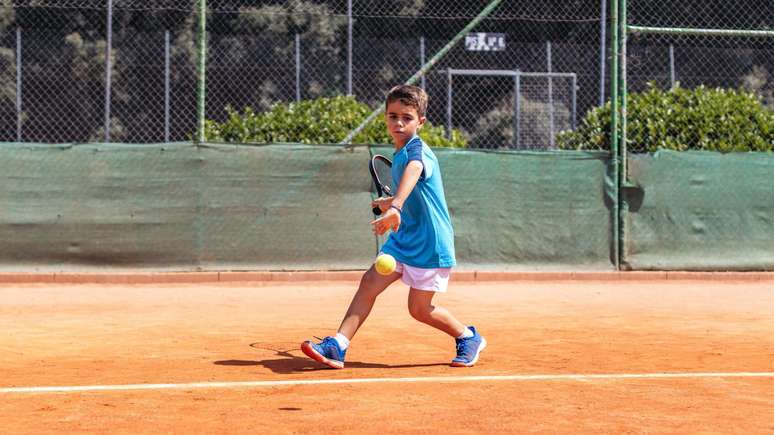 Escolinhas de t&ecirc;nis relatam aumento na procura por aulas, especialmente entre crian&ccedil;as e adolescentes, com muitos pais citando Jo&atilde;o como fonte de inspira&ccedil;&atilde;o