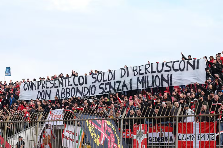 Após quase 40 anos, família Berlusconi vende clube italiano e encerra influência no futebol do país